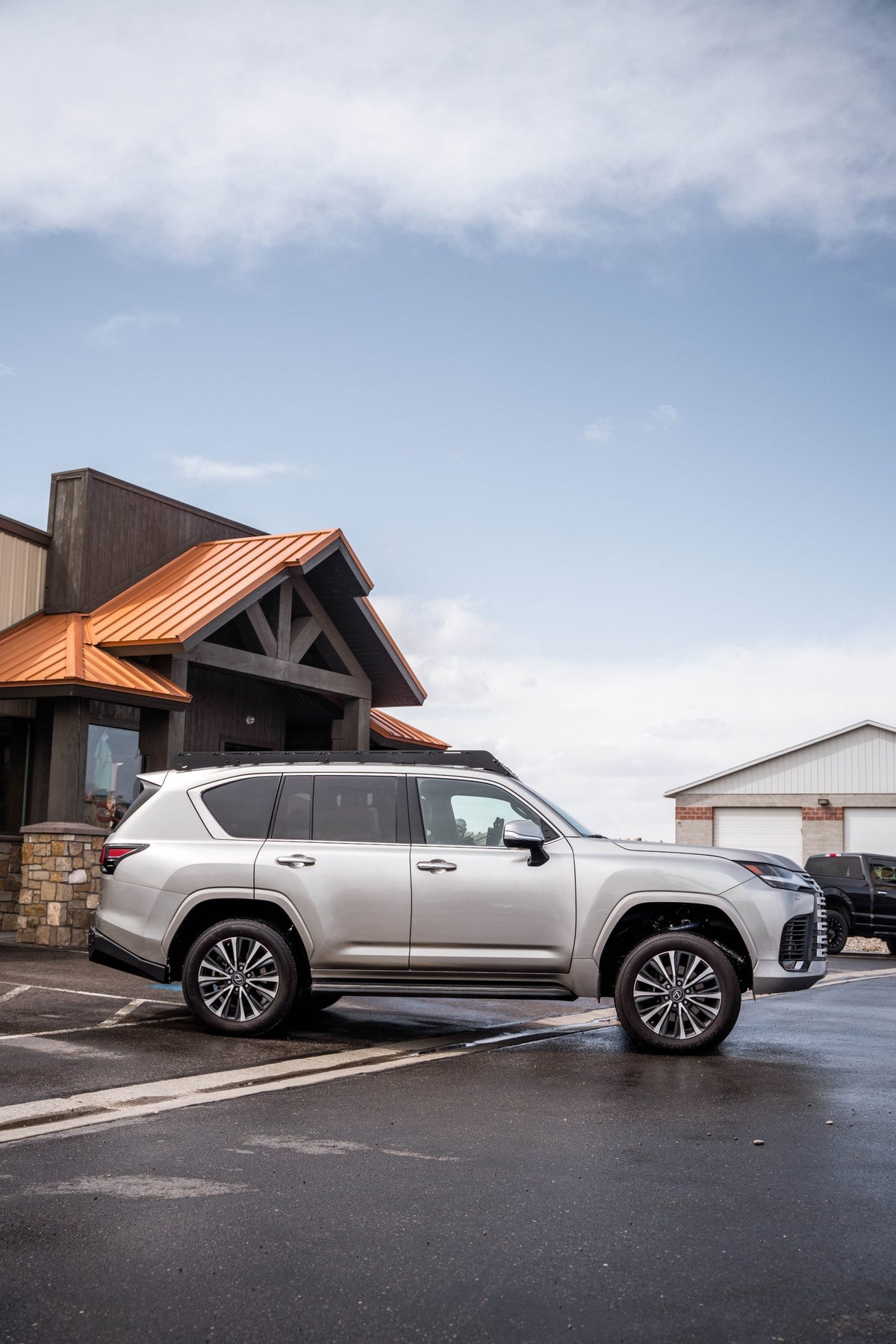 Lexus LX600 Prinsu Roof Rack 2022-2023 Lexus LX600 view 3