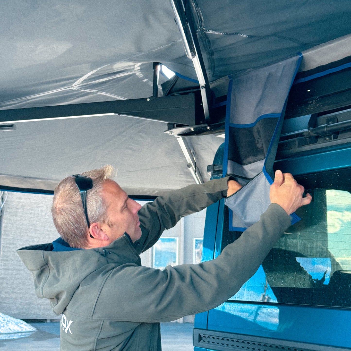 Free Standing 270-Degree Awning