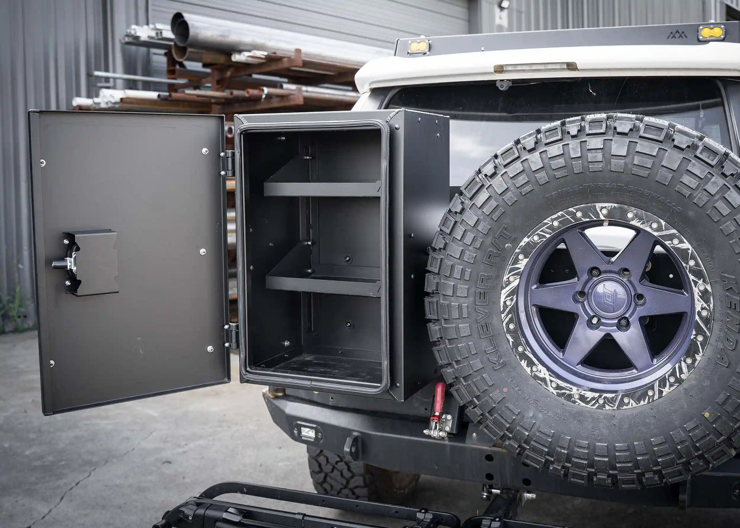Universal Overland Storage Box (19x28x15)